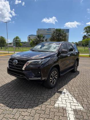 TOYOTA HILUX SW4 2.8 D-4D TURBO DIESEL SRX 7L 4X4 AUTOMÁTICO